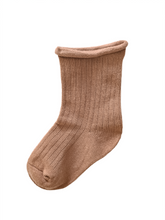 Load image into Gallery viewer, Ribbed Crew Socks - Camel
